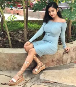 Short Story आप क्या जानते है, 16  वर्षीय अभिनेत्री का फिगर है सबसे सुन्दर और हॉट,